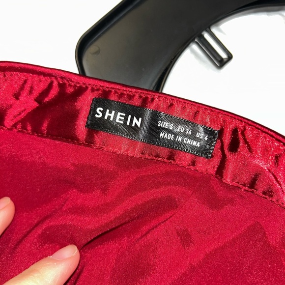 ❤️‍🔥SHEIN Red Satin Tie-Front Blouse - Picture 3 of 3